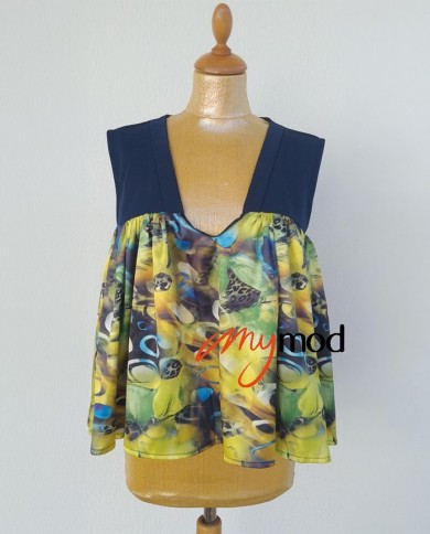 Top évasé col V bleu fluide satiné | MYMOD