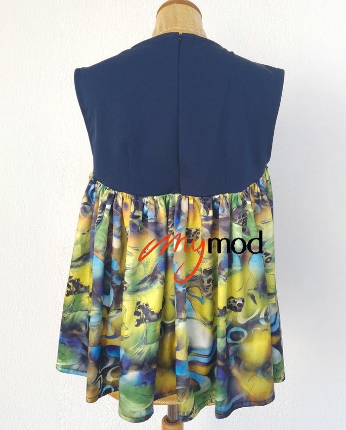 Top évasé col V bleu fluide satiné | MYMOD