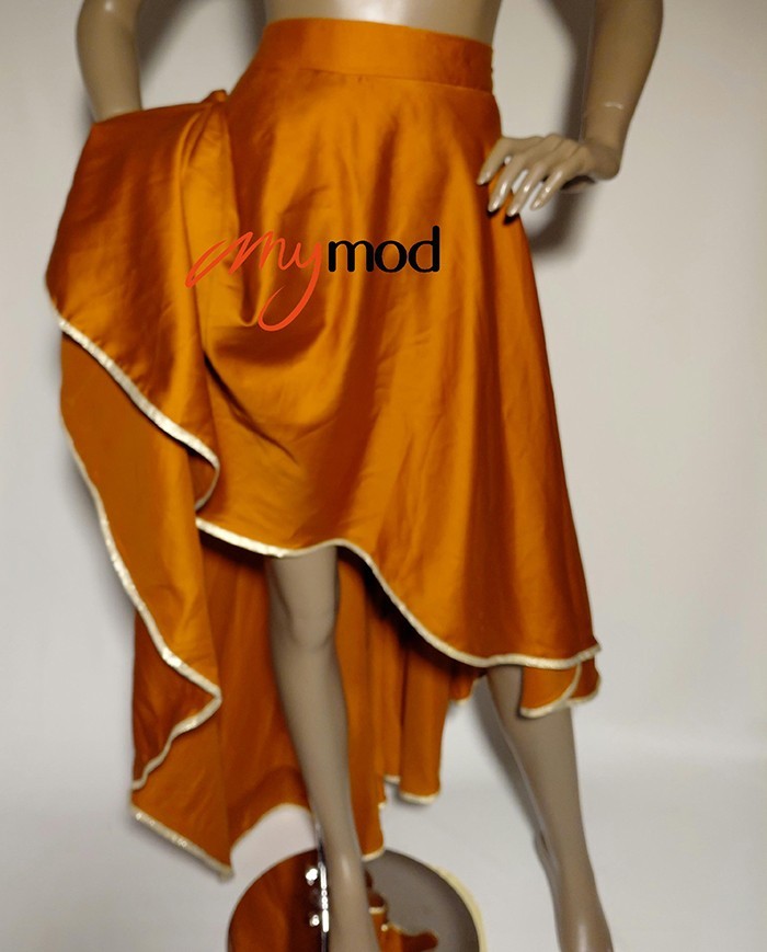 Jupe circulaire évasée asymétrique bord doré | MYMOD